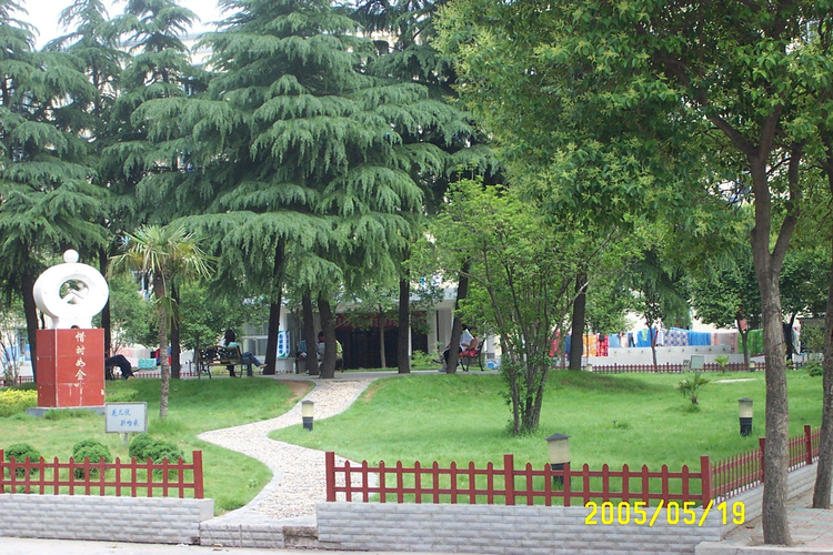 驻马店财经学校