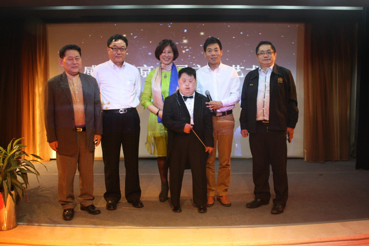天才指挥家舟舟亮相FM969主办音乐会