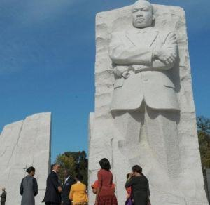 奥巴马参观纪念园