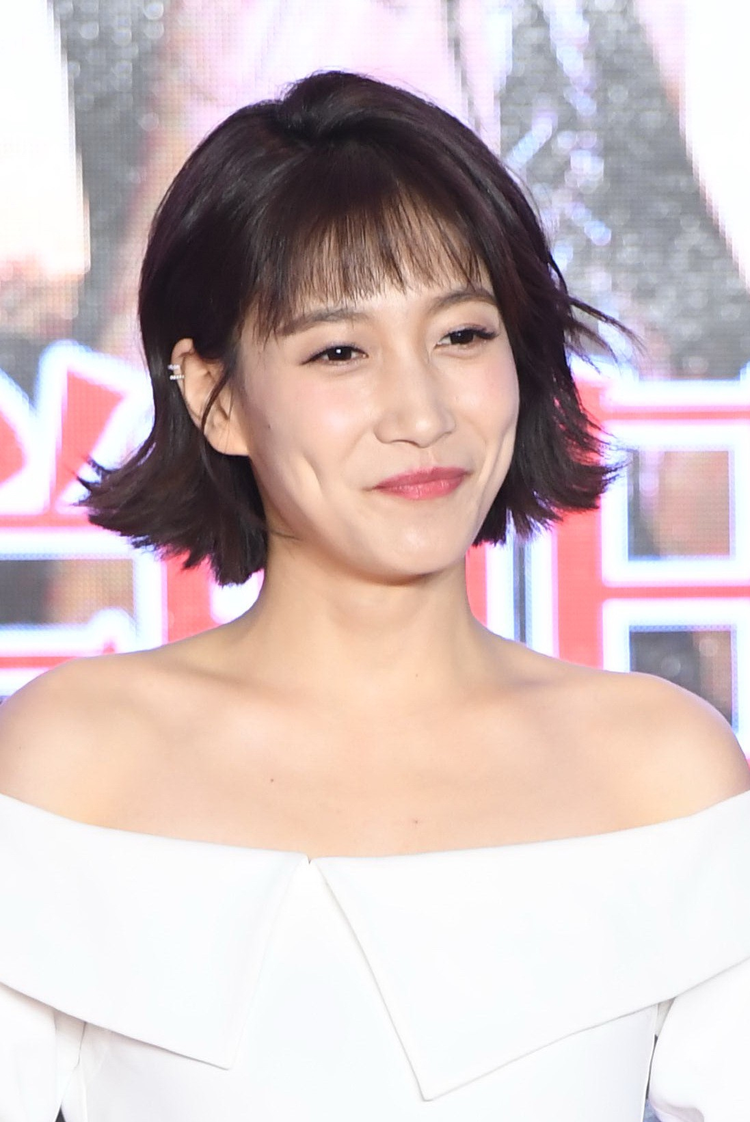 车晓、徐洁儿、啜妮出席《生逢灿烂的日子》发布会 姜武留小胡子亮相