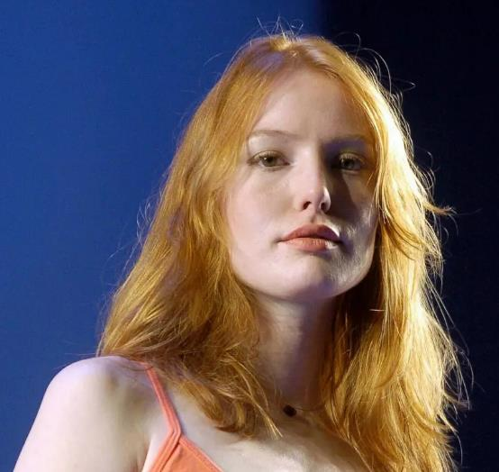 莱雅·卡里恩斯