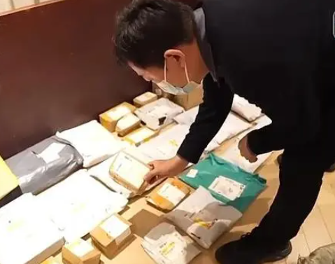 2024快递公司倒卖退回件事件