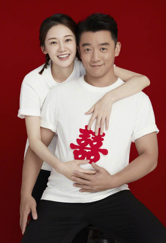 郑恺与妻子苗苗.png
