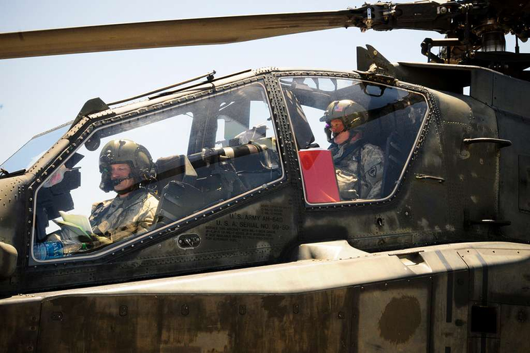 AH-64武装直升机