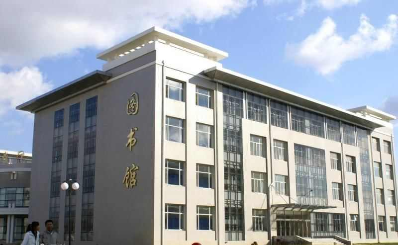黑龙江工业学院图书馆