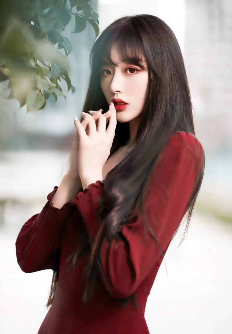 潇洒佳人淡淡妆