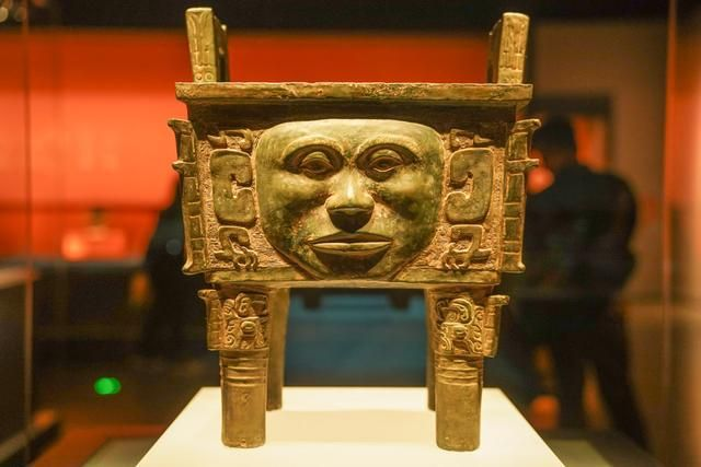 大禾人面纹方鼎