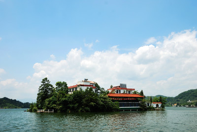湖南娄底白马水库 夏日绿岛清凉无限