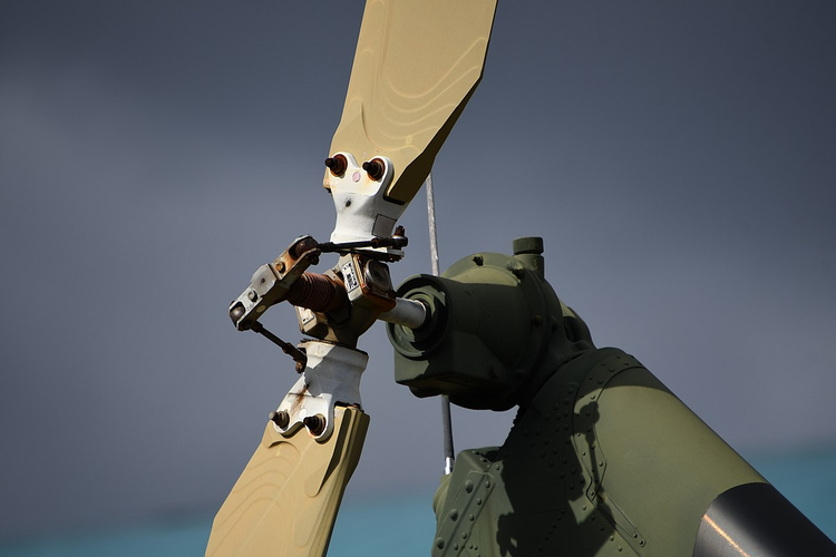1200px-JGSDF_UH-1H(41659)_tail_rotor_hub_right_front_view_at_Camp_Uji_November_23,_2018.jpeg
