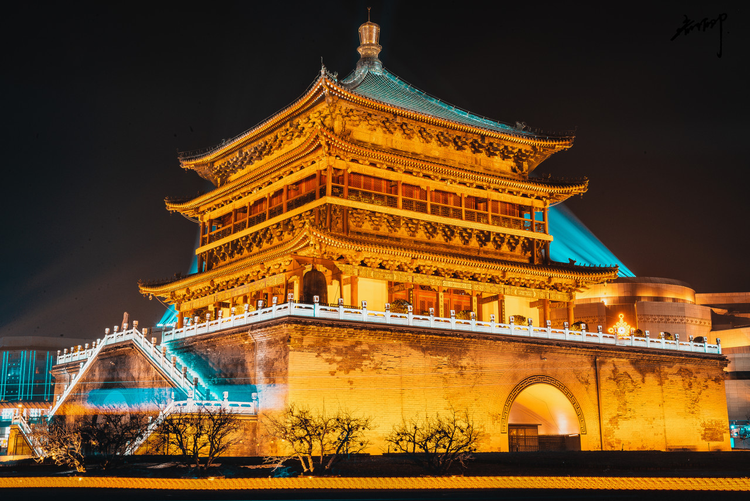 主题：追光/青橙色夜景#西安#西安钟楼#西安大唐不夜城#西安城墙