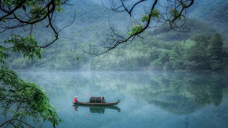 中国湖南省郴州市小东江风景区雾漫小东江风光.jpeg