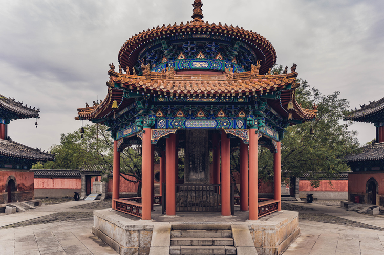 皂河龙王庙，宿迁地区少有的琉璃瓦古建筑，坐落在京杭大运河畔，乾隆皇帝下江南的行宫之一。.jpeg