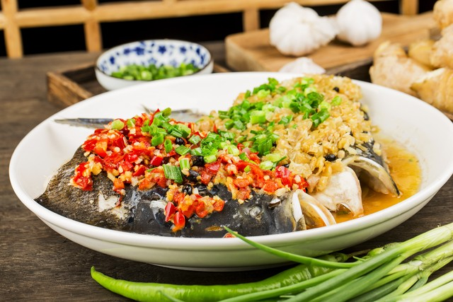 中国传统湘菜剁椒鱼头