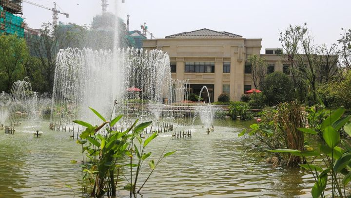 农工商房地产（集团）股份有限公司