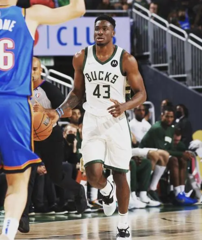 扬尼斯·阿德托昆博