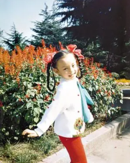 孙俪幼年照片.png