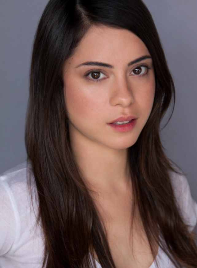 莱雅·卡里恩斯