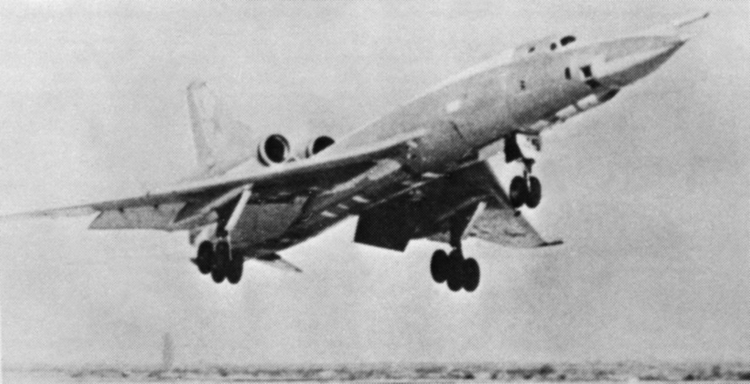 1280px-Tu-22_landing.jpeg