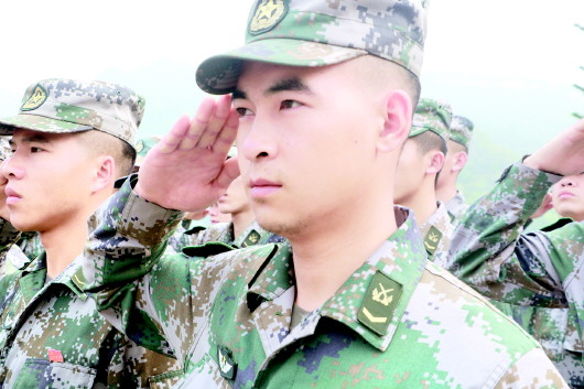杜富国