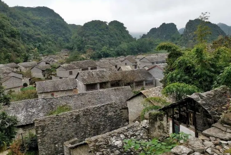 镇宁布依族苗族自治县