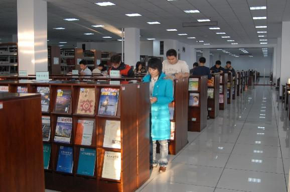 黑龙江工业学院图书馆