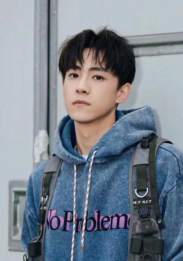 潇洒佳人淡淡妆