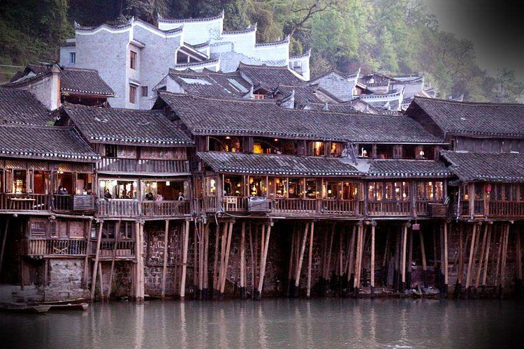 土家族