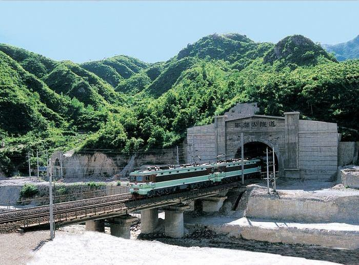 大秦铁路军都山隧道