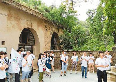 路遥故居路遥故居位于陕西省延安市延川县郭家沟村,距延川县城五公里