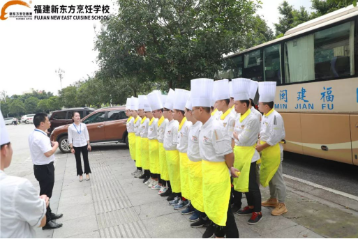 校企合作 福建新东方学子走进柴塘真味酸菜鱼长乐南山门店参观学习