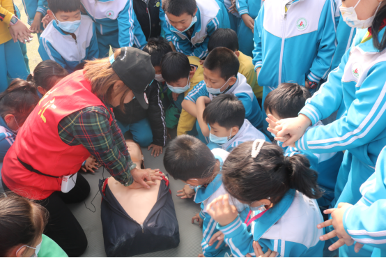 青岛百盛希望小学举行应急体验进校园活动239.png