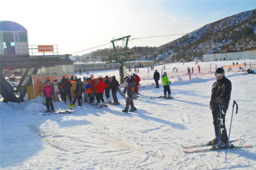 2019年呼市太伟滑雪场举办开板畅滑周，等待你的到来