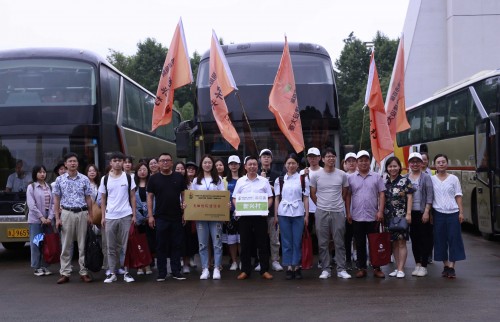 浙江大学生暑期进村建设“美丽庭院”