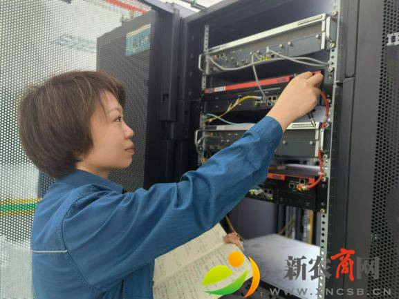 紧握“彩练”当空起舞 点亮国网线上彩虹1.jpg