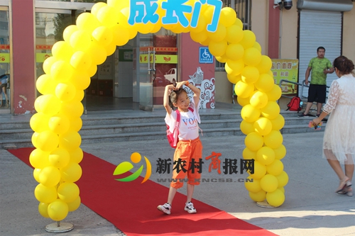 莱州路小学组织开展“放飞梦想 扬帆起航”一年级新生入学礼