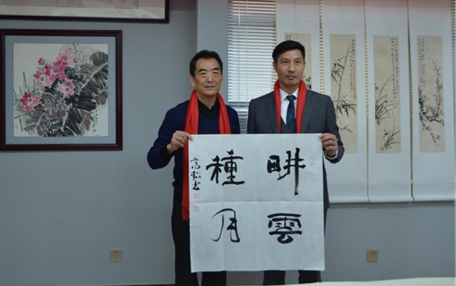 银河传媒携书画家走进驻马店冠一堂