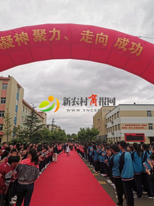 走向成功之门——胶州市第二初级实验中学举行2019届毕业生离校仪式