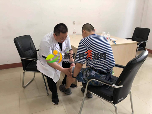 胶州市人民医院：“八一”建军节前到驻胶某部进行巡诊活动