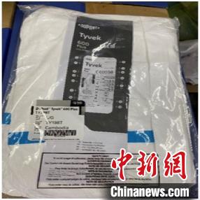 华人情侣购买500套高标准防护服赠上海医疗机构