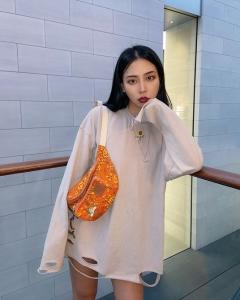 为天价球鞋“洗澡” 90后川妹子成创业“网红”(图)