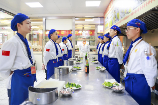 没学历？没技术？只要选对了，依然可以达到人生巅峰！
