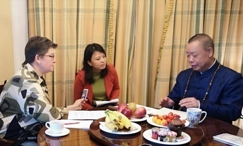 金珂玄雷金刚上师应邀访俄并接受《俄罗斯报》专题采访