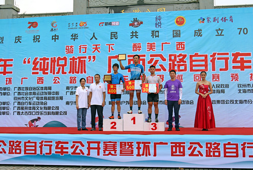 2019广西公路自行车公开赛北海-钦州赛段举行