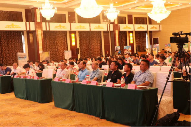 新疆鄯善：日均500人至库木塔格沙漠景区体验沙疗