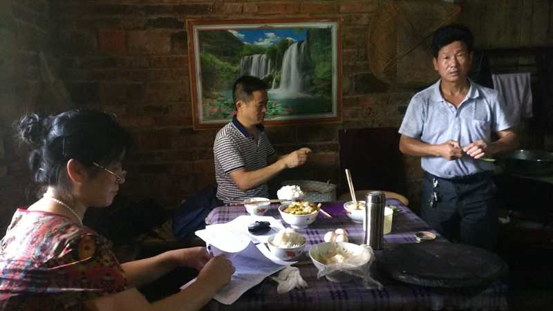 湖南省新化县上梅中学：用心走访群众夸 真心帮扶显情怀