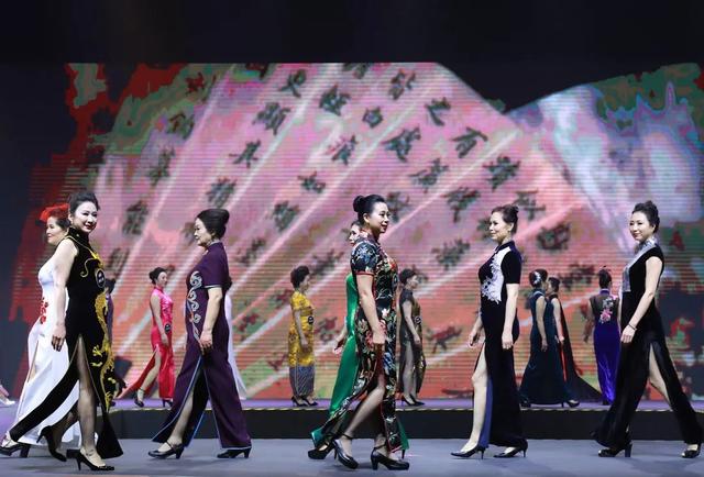 千岁奶奶团玩转新潮感，看乐退族的新款＂时尚少女＂