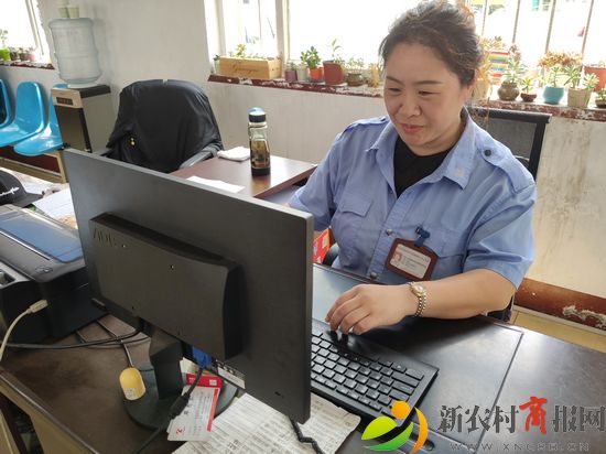 检测站员工捡到现金钱包还失主 弘扬社会正能量