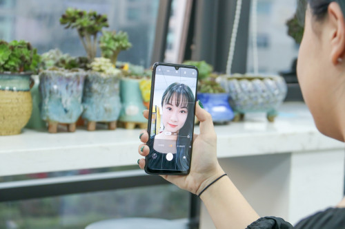 vivo Y9s上手综合评测，更强的颜值和拍照表现