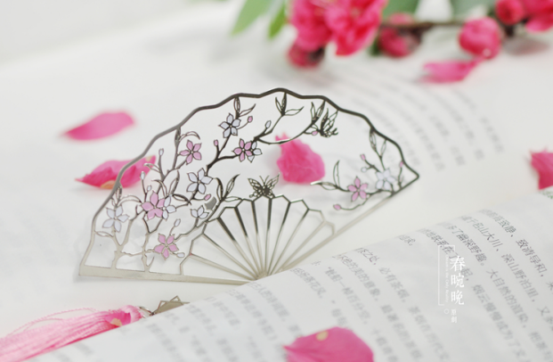 页间吹出一片清凉——春晼晚中国风折扇书签