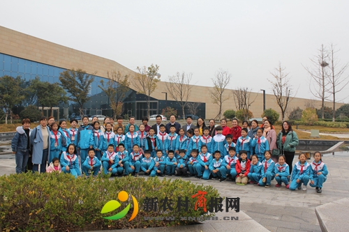 胶州实小四三中队到大沽河博物馆研学​ 市委书记当“讲解员”